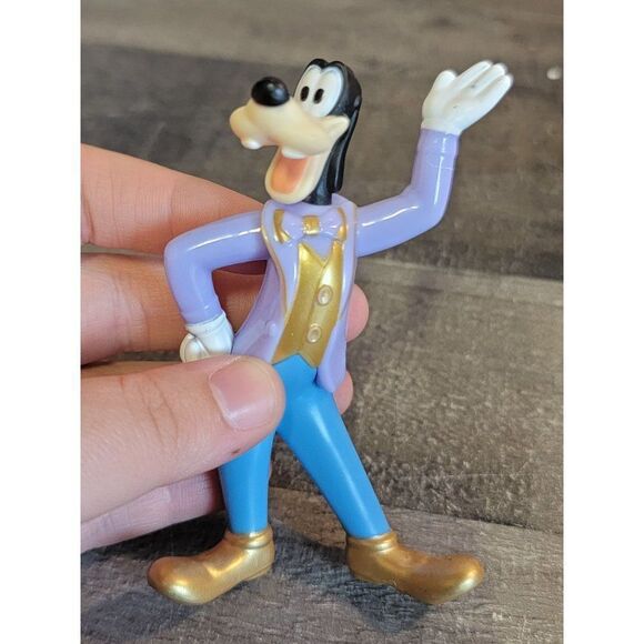 2021 Disney goofy McDonald's toy figure Formal Wear - Picture 1 of 4